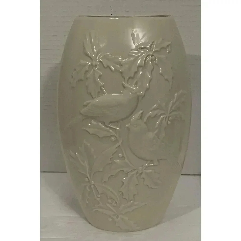 Lenox Porcelain Four Seasons Vase Collection‎ Winter The Cardinal Holly 10 Inch